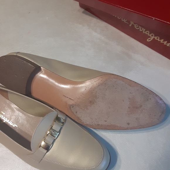 Salvatore Ferragamo size 12 B gently used and comes in original box - Picture 4 of 4